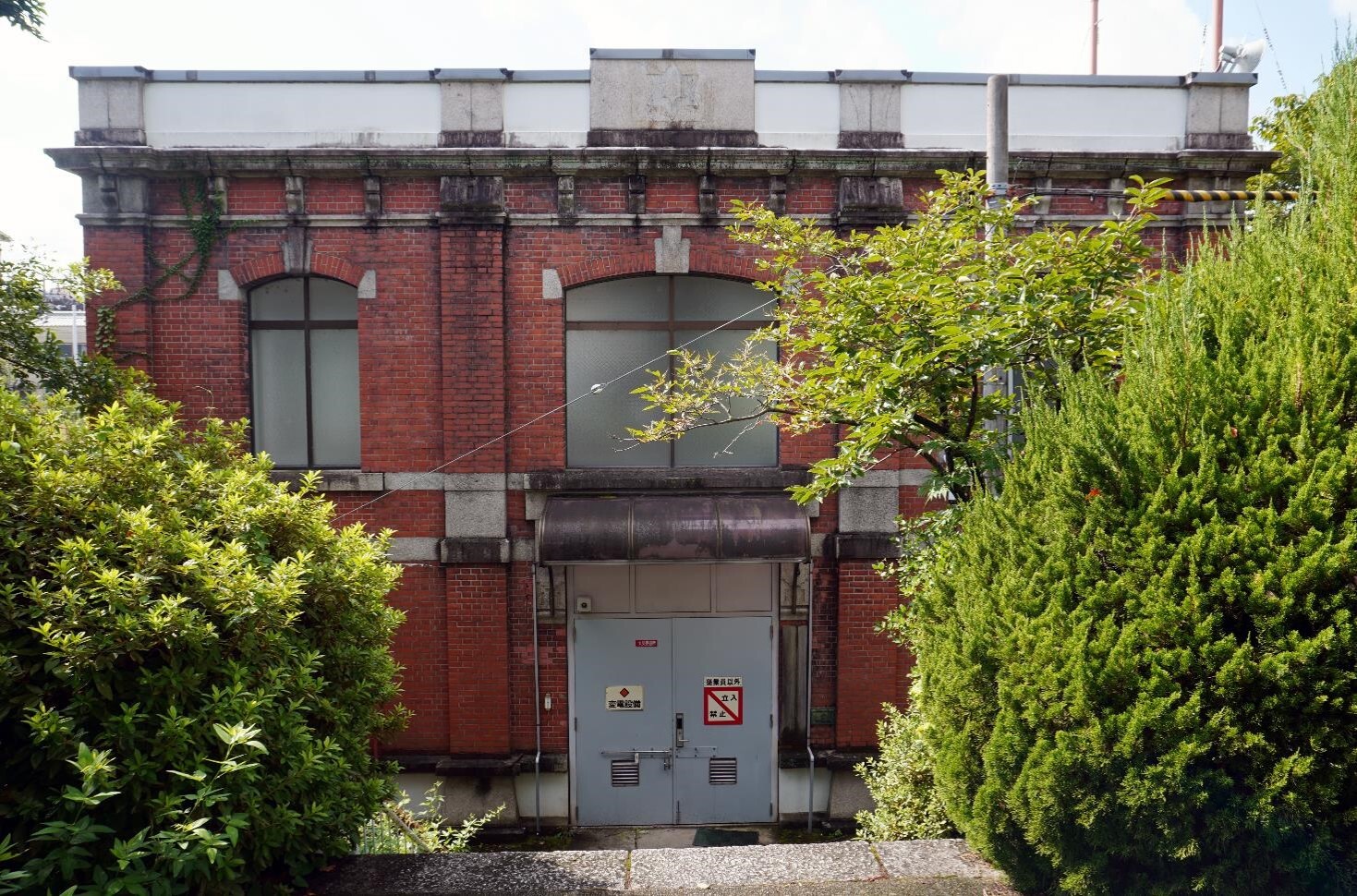 【㉒夷川発電所本館】
<br>大正3年に夷川閘門の北側に建設された発電所。
<br>煉瓦造による発電所上屋が現存しており、現在も発電所として稼働している。
<br>※撮影：文化庁