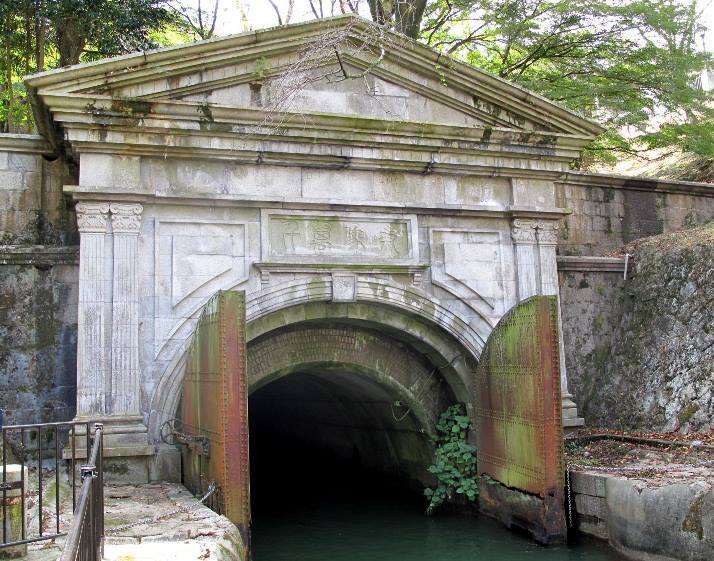 【①第一隧道】
<br>大津市域に位置する大津閘門及び堰門、大津運河を経て、最も上流のトンネル。
<br>当時日本最長の隧道であったことから、工期短縮のため、トンネル工事としては日本で初めて竪坑工法を採用した