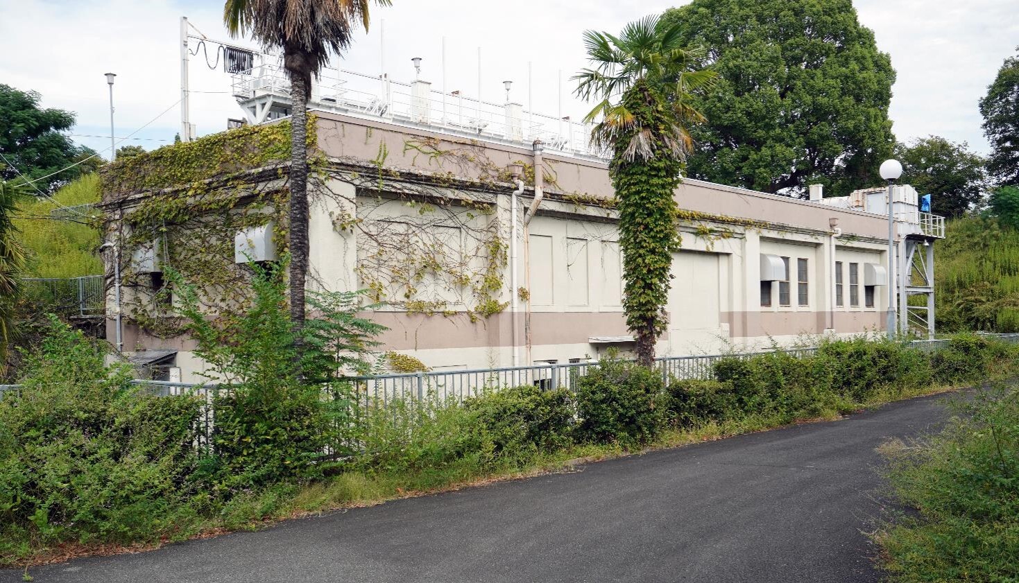 【㉓伏見発電所本館（現：墨染発電所）】
<br>大正3年に鴨川運河の終点近い墨染地域に建設された発電所。発電所の建物は鉄筋コンクリート造でつくられており、現在も発電所として稼働している。
<br>※撮影：文化庁